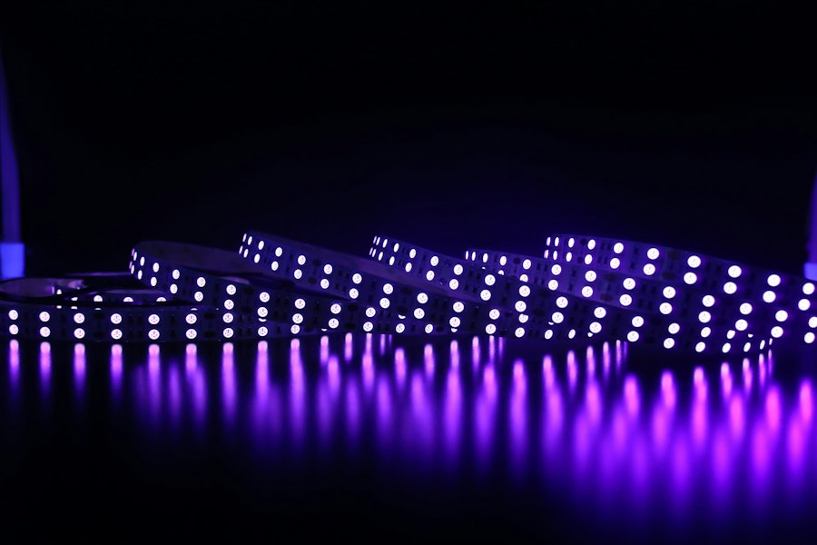 SMD LED strip with individual dots of light